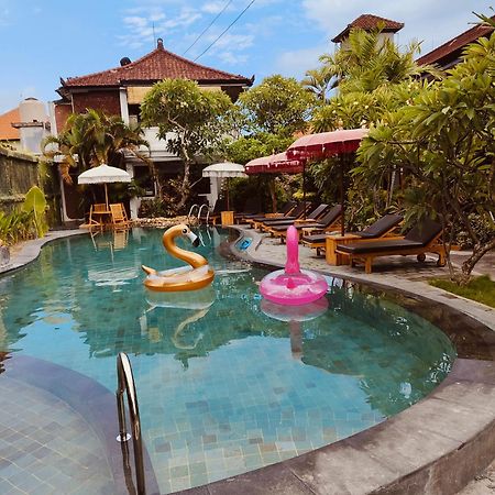 Berlian Inn Kuta Beach ภายนอก รูปภาพ