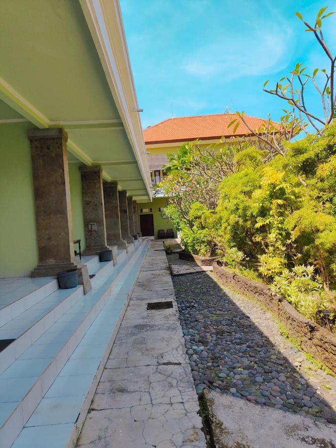 Berlian Inn Kuta Beach ภายนอก รูปภาพ