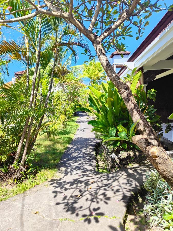 Berlian Inn Kuta Beach ภายนอก รูปภาพ
