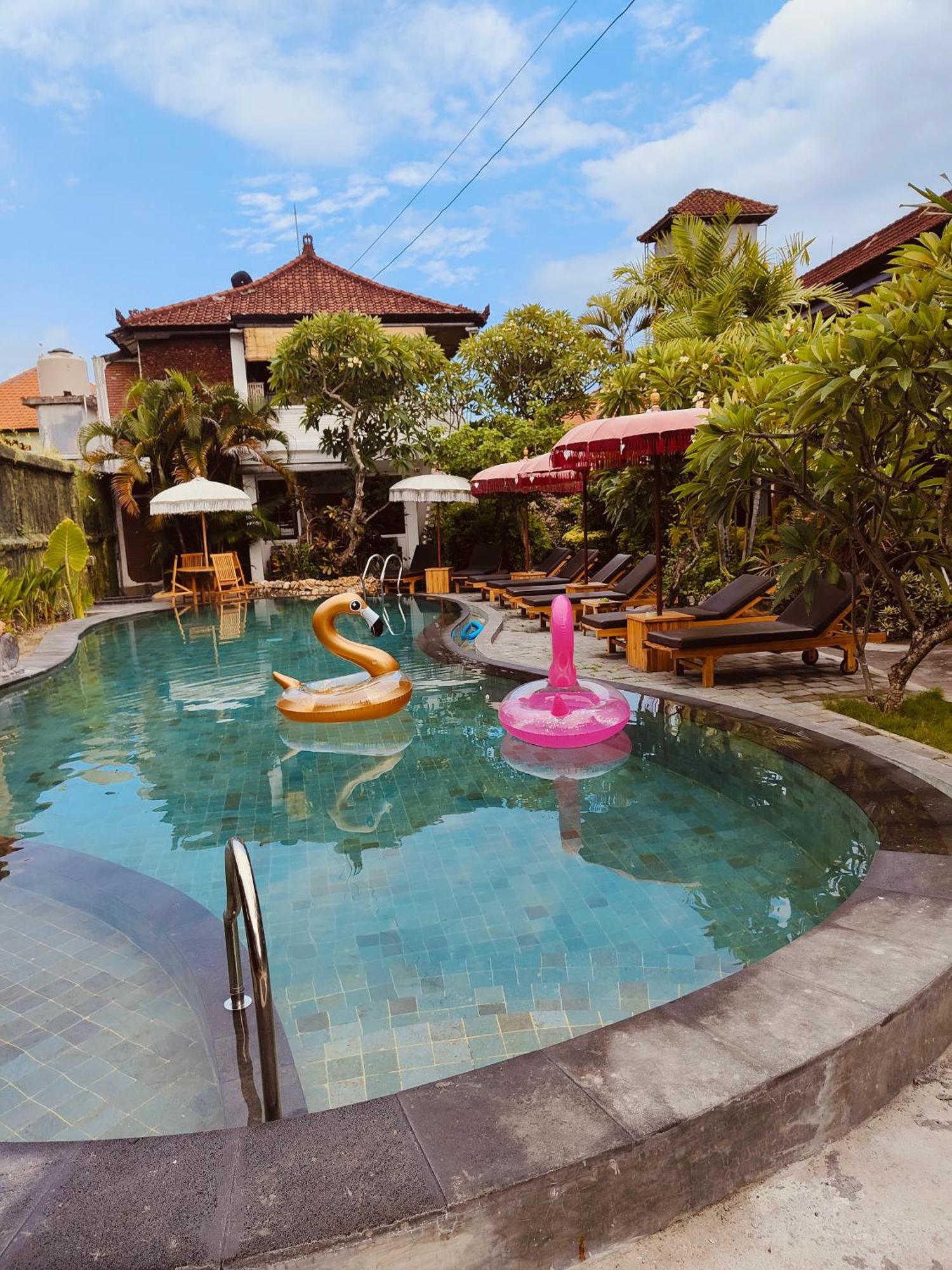Berlian Inn Kuta Beach ภายนอก รูปภาพ