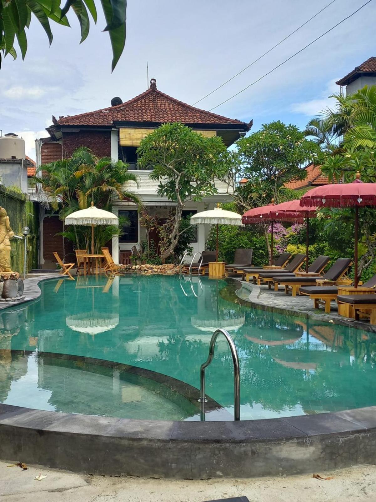 Berlian Inn Kuta Beach ภายนอก รูปภาพ