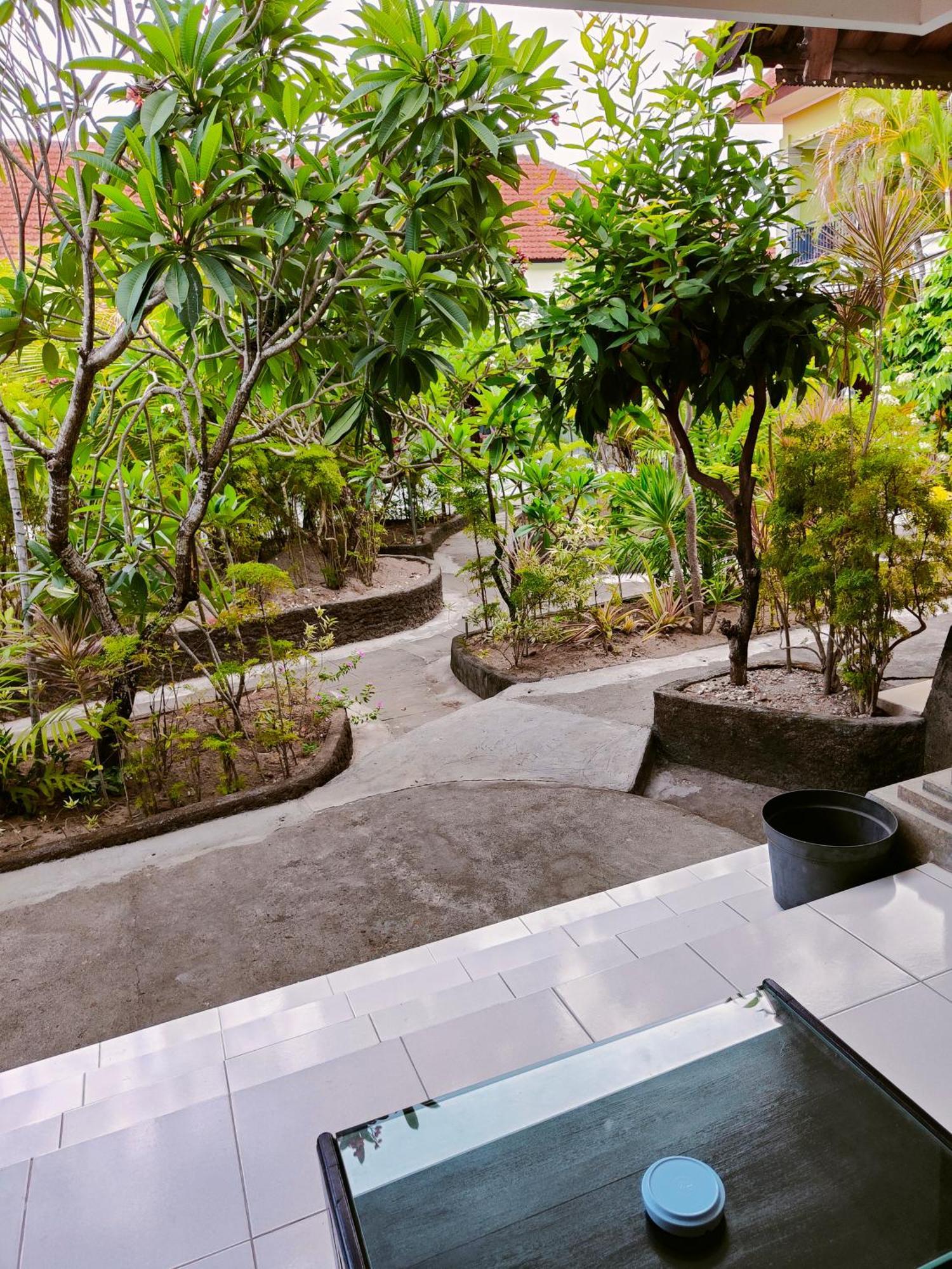 Berlian Inn Kuta Beach ภายนอก รูปภาพ