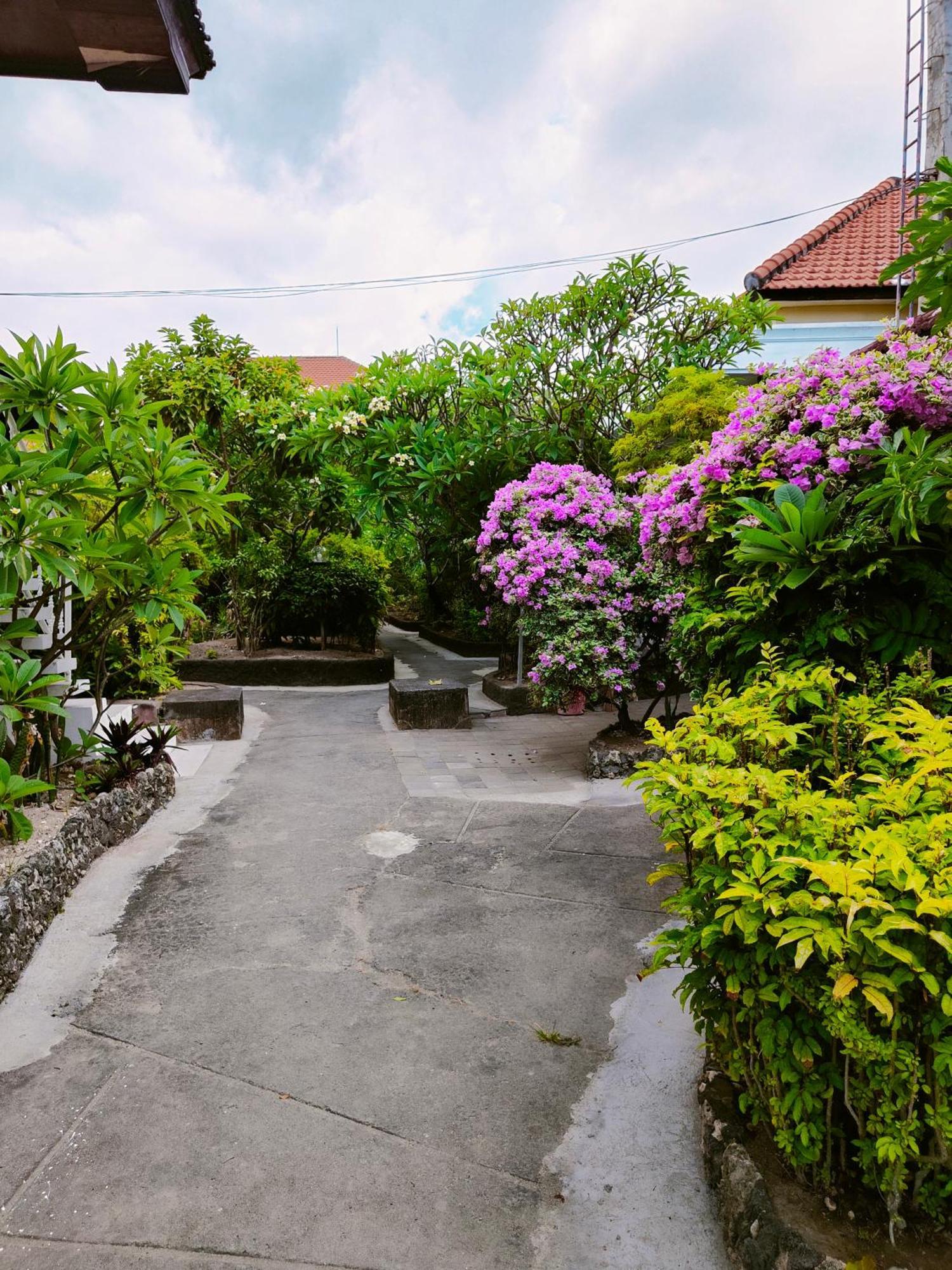 Berlian Inn Kuta Beach ภายนอก รูปภาพ