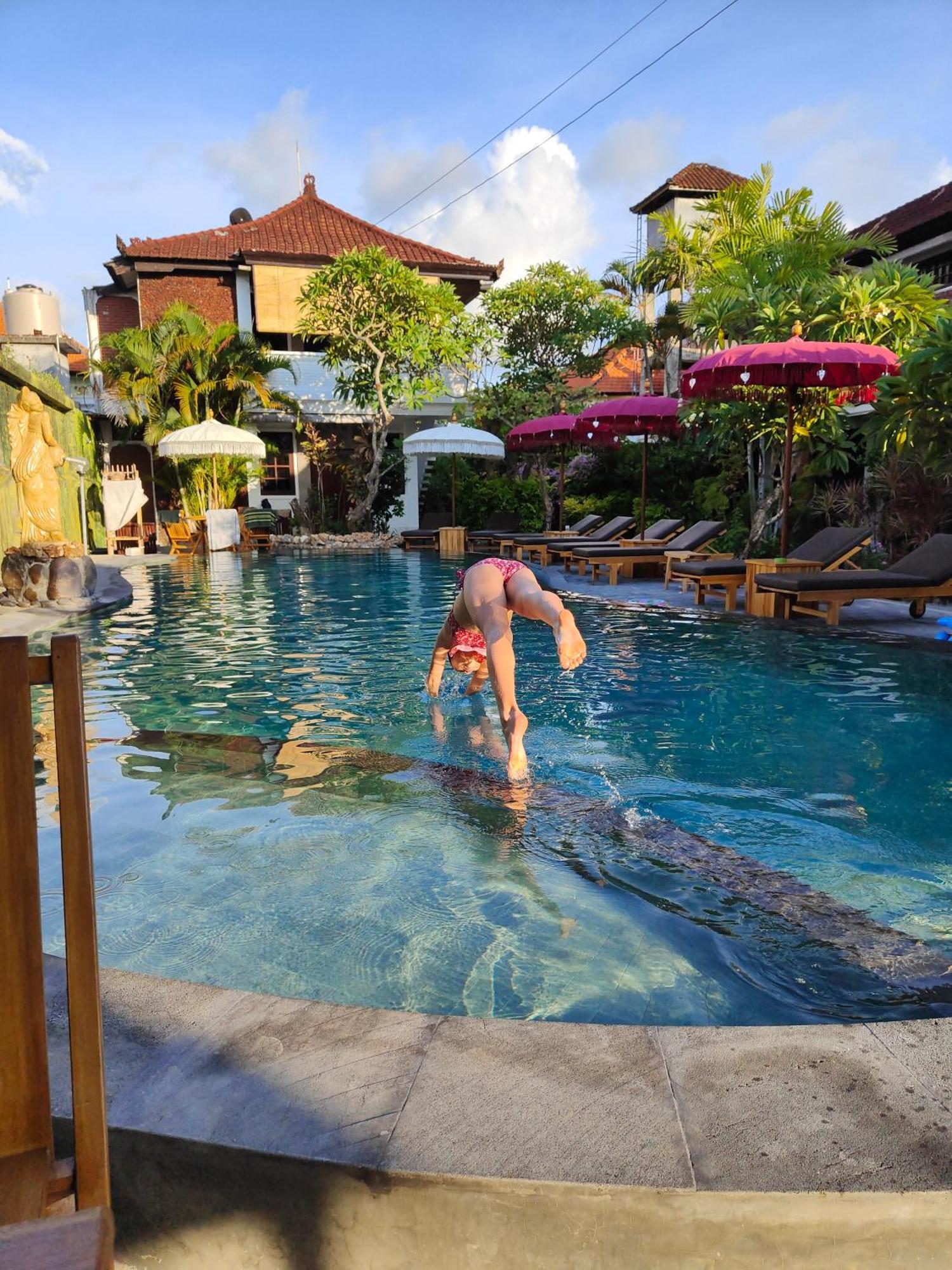 Berlian Inn Kuta Beach ภายนอก รูปภาพ