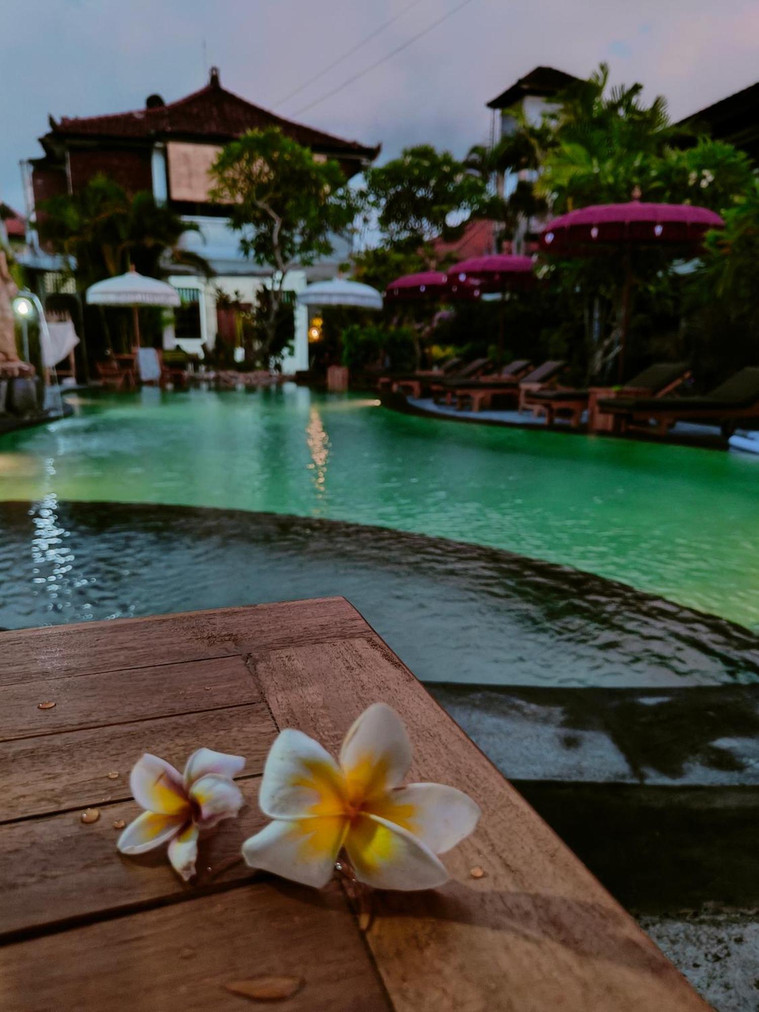 Berlian Inn Kuta Beach ภายนอก รูปภาพ