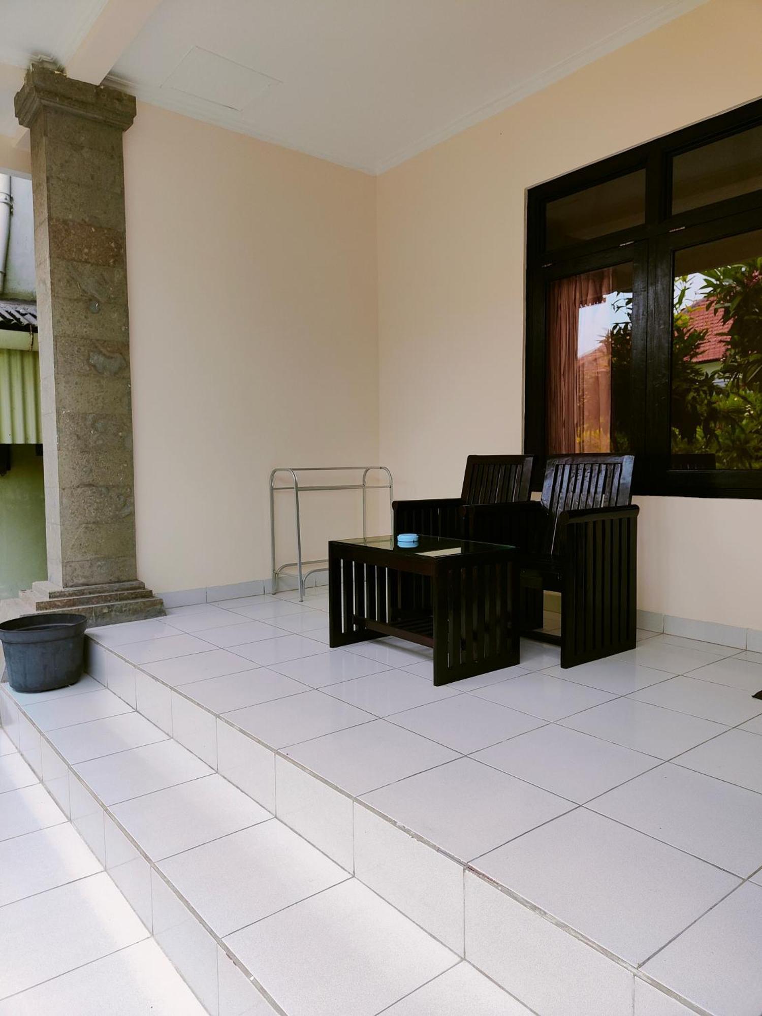 Berlian Inn Kuta Beach ภายนอก รูปภาพ