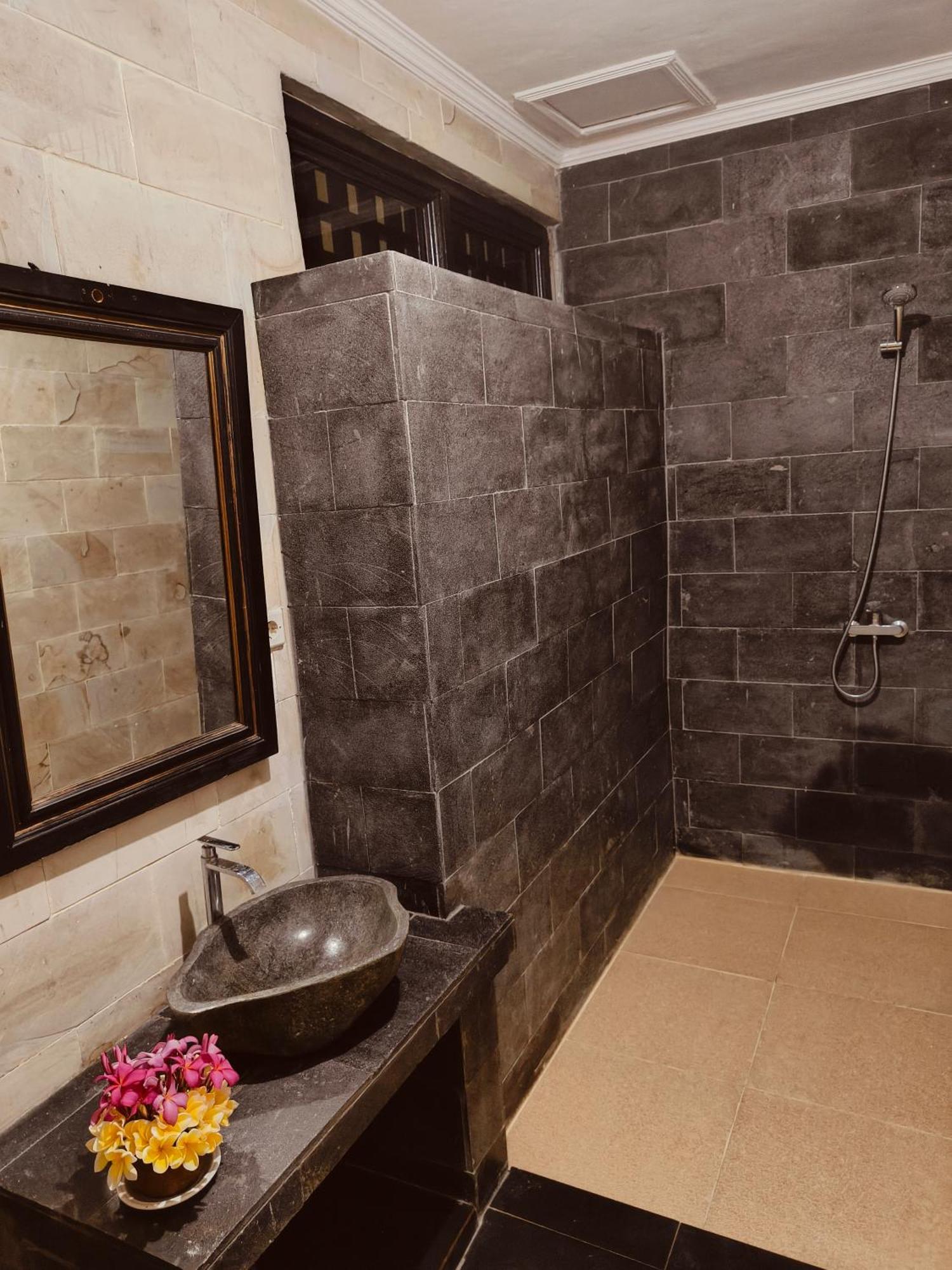 Berlian Inn Kuta Beach ภายนอก รูปภาพ